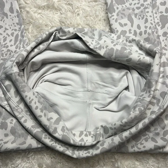 Lululemon Align High-Rise Pant 25" Cheetah Camo Antique White Multi Size 12 - Picture 10 of 11